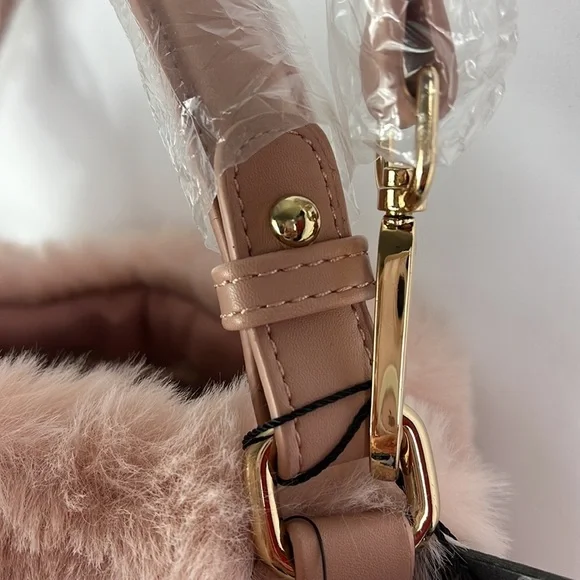 Street Level faux fur bucket bag in mauve - Picture 7 of 11